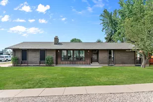 806 Vista Dr, South Ogden, UT 84403 - Photo 2