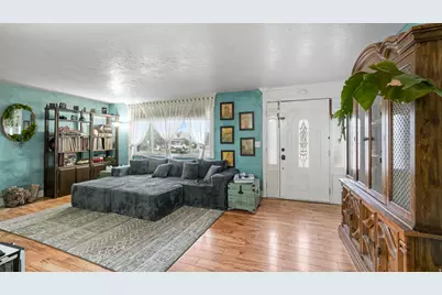 10865 S 1000 E, Sandy, UT 84094 - Photo 4
