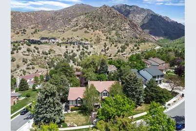 4049 E Prospector Dr S, Cottonwood Heights, UT 84121 - Photo 2