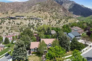 4049 E Prospector Dr S, Cottonwood Heights, UT 84121 - Photo 2