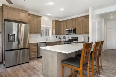 1898 W Pointe Meadow Loop, Lehi, UT 84048 - Photo 4