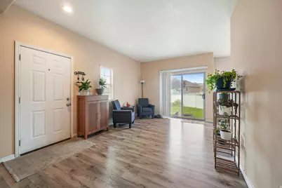 1898 W Pointe Meadow Loop, Lehi, UT 84048 - Photo 10
