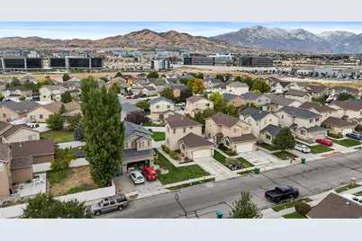 1898 W Pointe Meadow Loop, Lehi, UT 84048 - Photo 2