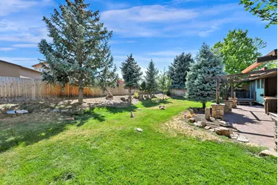 2532 E Cliff Swallow Dr, Sandy, UT 84093 - Photo 28
