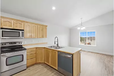 1424 N Spring Mountain Dr, Springville, UT 84663 - Photo 8