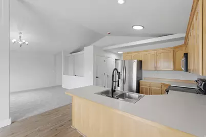 1424 N Spring Mountain Dr, Springville, UT 84663 - Photo 10