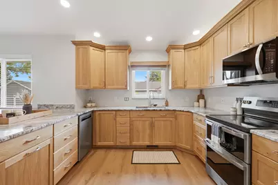 38 W Clay Park Dr, Murray, UT 84107 - Photo 10