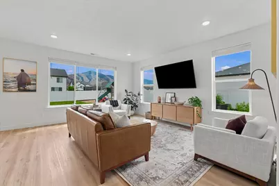 571 S 690 E, Hyrum, UT 84319 - Photo 2