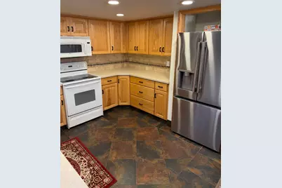 4867 S 1690 E, Holladay, UT 84117 - Photo 4