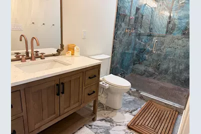 4867 S 1690 E, Holladay, UT 84117 - Photo 4