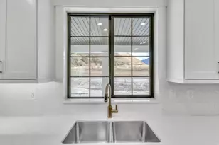 258 E Maple Rdg Dr, Mapleton, UT 84664 - Photo 14