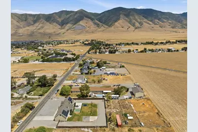 1232 E Canyon Rd N, Lake Point, UT 84074 - Photo 6