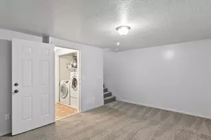 1113 Country Hills Dr, Ogden, UT 84403 - Photo 16