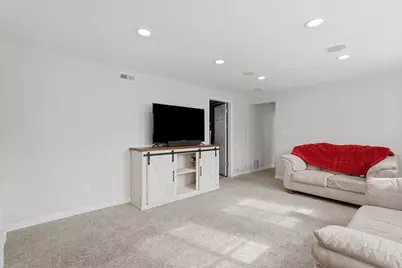 914 W 2600 N, Clinton, UT 84015 - Photo 18