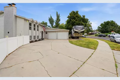 914 W 2600 N, Clinton, UT 84015 - Photo 2
