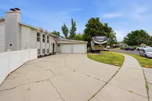 914 W 2600 N, Clinton, UT 84015 - Photo 2