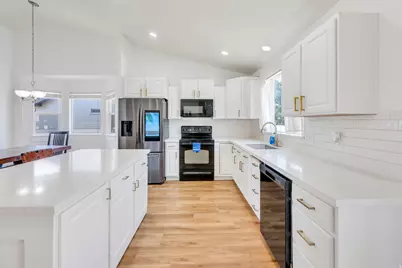 4613 E Bridleway Rd, Eagle Mountain, UT 84005 - Photo 4