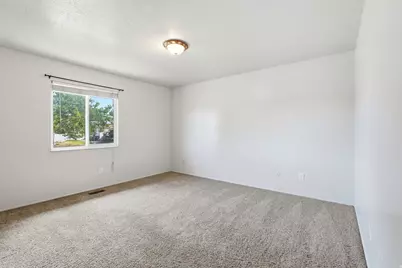 666 W 725 N, Clearfield, UT 84015 - Photo 12