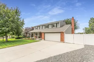 11906 S Woodridge Rd, Sandy, UT 84094 - Photo 2