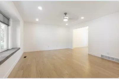 11906 S Woodridge Rd, Sandy, UT 84094 - Photo 6