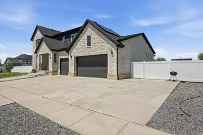 454 W 1025 S, Farmington, UT 84025 - Photo 2