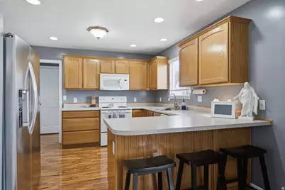 2902 W 2495 S, Syracuse, UT 84075 - Photo 10