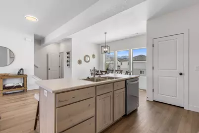 640 W Caroles Way #6, Tooele, UT 84074 - Photo 14