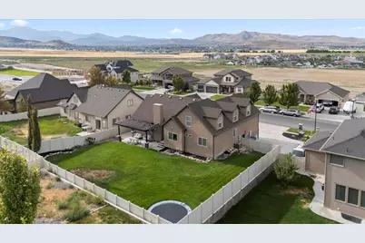 771 W Meadow Side Dr, Saratoga Springs, UT 84045 - Photo 2