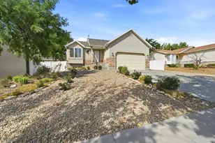 5782 S Stone Flower Way W, Salt Lake City, UT 84118 - Photo 2