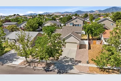 5782 S Stone Flower Way W, Salt Lake City, UT 84118 - Photo 4