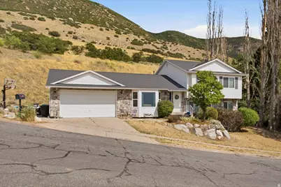 1896 N 350 E, Centerville, UT 84014 - Photo 2