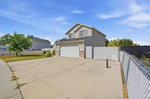 3366 S Shalise Circle, West Valley, UT 84120 - Photo 2