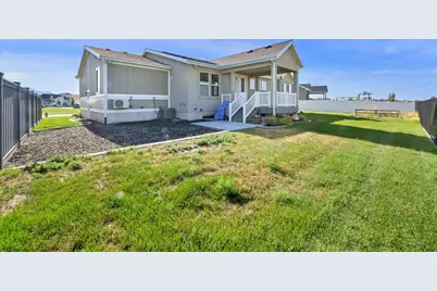 2431 N Hooded Crane Cir, Clinton, UT 84015 - Photo 8