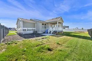 2431 N Hooded Crane Circle, Clinton, UT 84015 - Photo 8