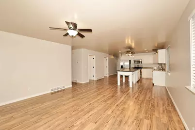 1013 W 250 N, Clearfield, UT 84015 - Photo 8