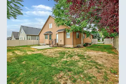 1013 W 250 N, Clearfield, UT 84015 - Photo 2
