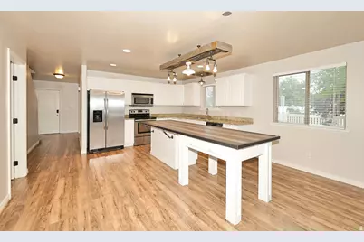 1013 W 250 N, Clearfield, UT 84015 - Photo 6