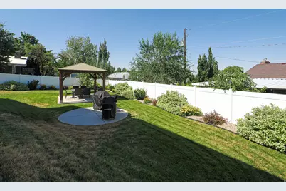 2524 S Edgehill Dr, Bountiful, UT 84010 - Photo 14