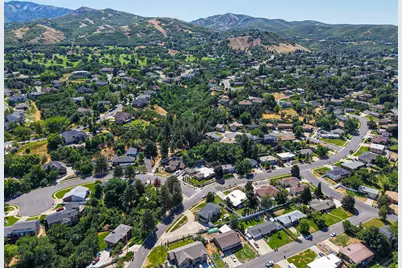 2524 S Edgehill Dr, Bountiful, UT 84010 - Photo 4