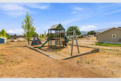 191 N 300 E, Moroni, UT 84646 - Photo 14