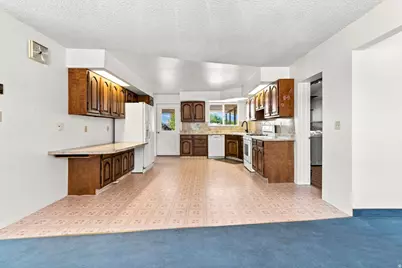 191 N 300 E, Moroni, UT 84646 - Photo 28