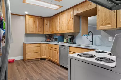 2372 S 200 E, Bountiful, UT 84010 - Photo 10