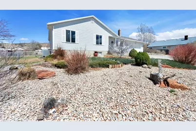 154 W Main St, Bicknell, UT 84715 - Photo 4
