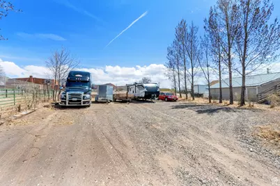 154 W Main St, Bicknell, UT 84715 - Photo 28