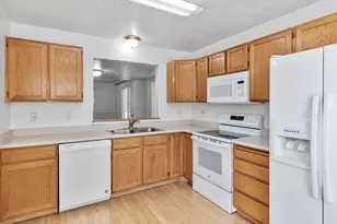 992 N Independence Ave W, Provo, UT 84604 - Photo 8