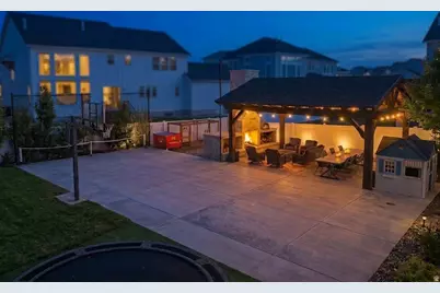 154 E Zinfandel Ln, Vineyard, UT 84059 - Photo 2