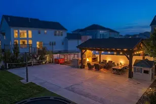 154 E Zinfandel Ln, Vineyard, UT 84059 - Photo 2