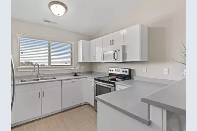 1079 W 965 N #403, Orem, UT 84057 - Photo 2