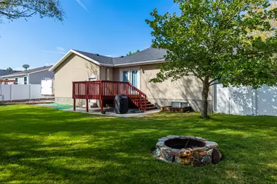 244 W Dimaggio Dr, Tooele, UT 84074 - Photo 16