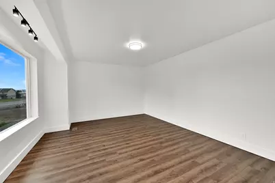 121 E 100 S, Smithfield, UT 84335 - Photo 6